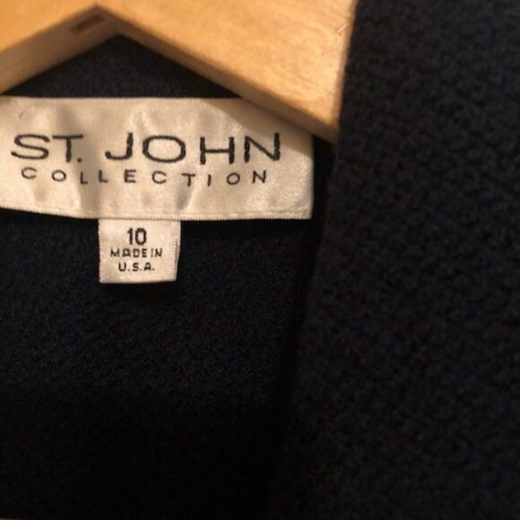 GORGEOUS St. John Navy Jacket; Ruffle; Size 10; Pre-Owned; Excellent Condition - Picture 10 of 15